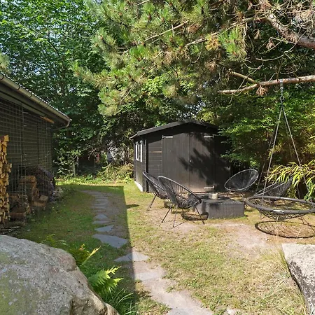 Three-bedroom In Holiday home *